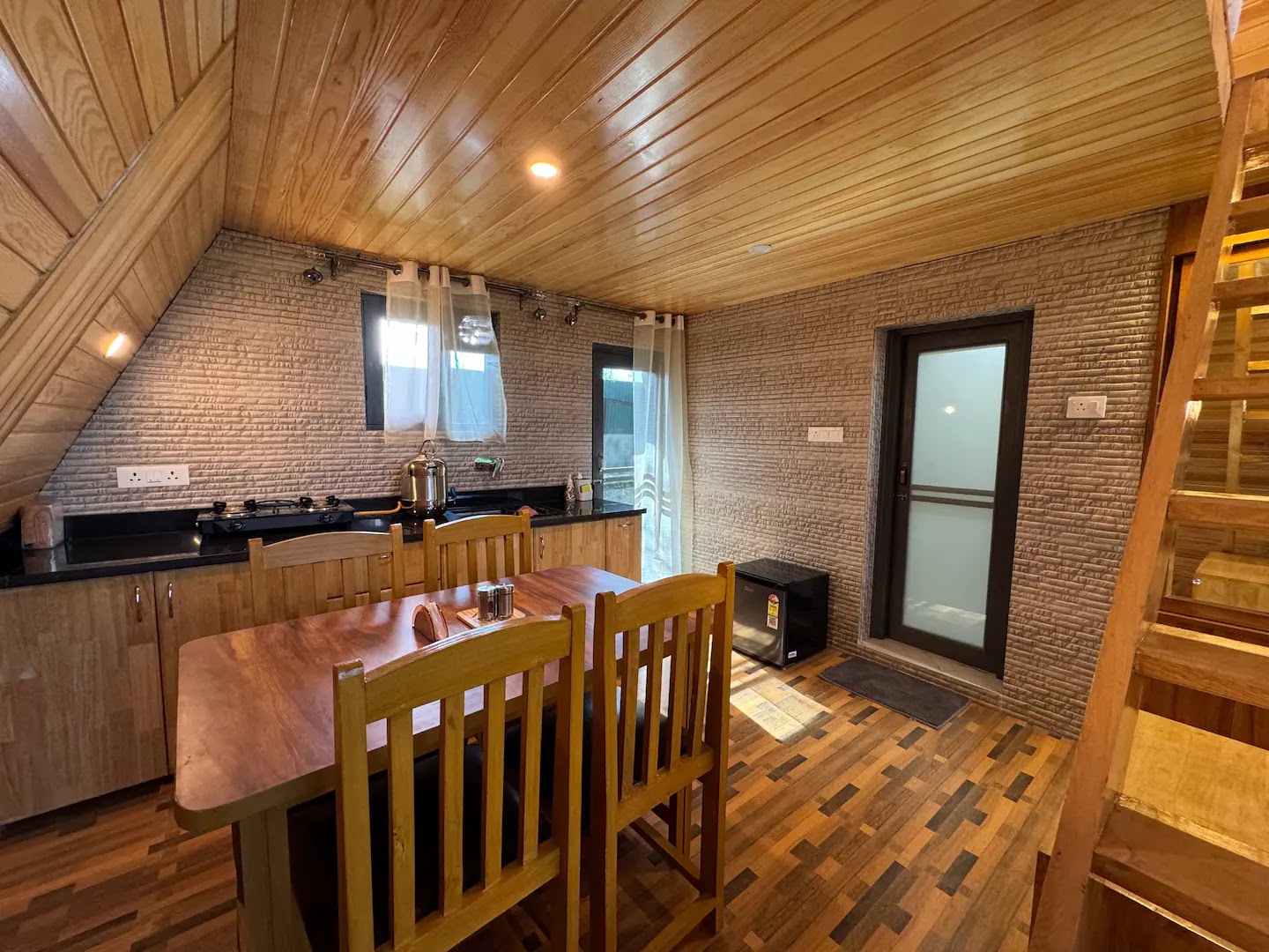 1 BADROOM VILLA COTTAGE , KASHMIR